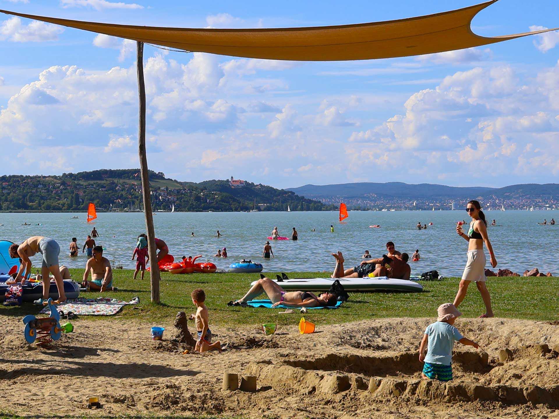 Beachfront accommodation in Zamárdi, where everything is about relaxation 10 Mirabella Camping is a unique beachfront accommodation in Zamárdi, offering guests a private beach, free baby-kit, and other services.