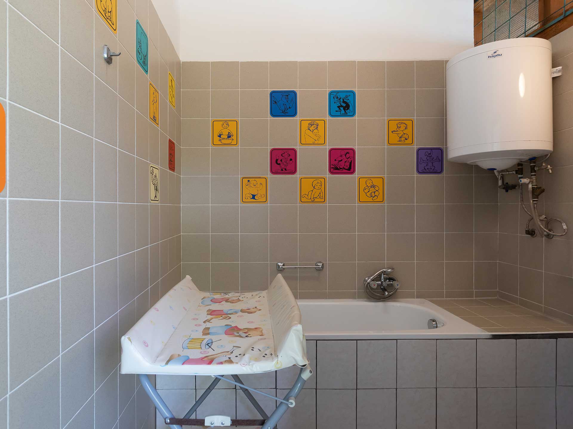 Beachfront accommodation in Zamárdi, where everything is about relaxation 9 Camping Zamárdi Balaton Mirabella baby bath and private bathroom