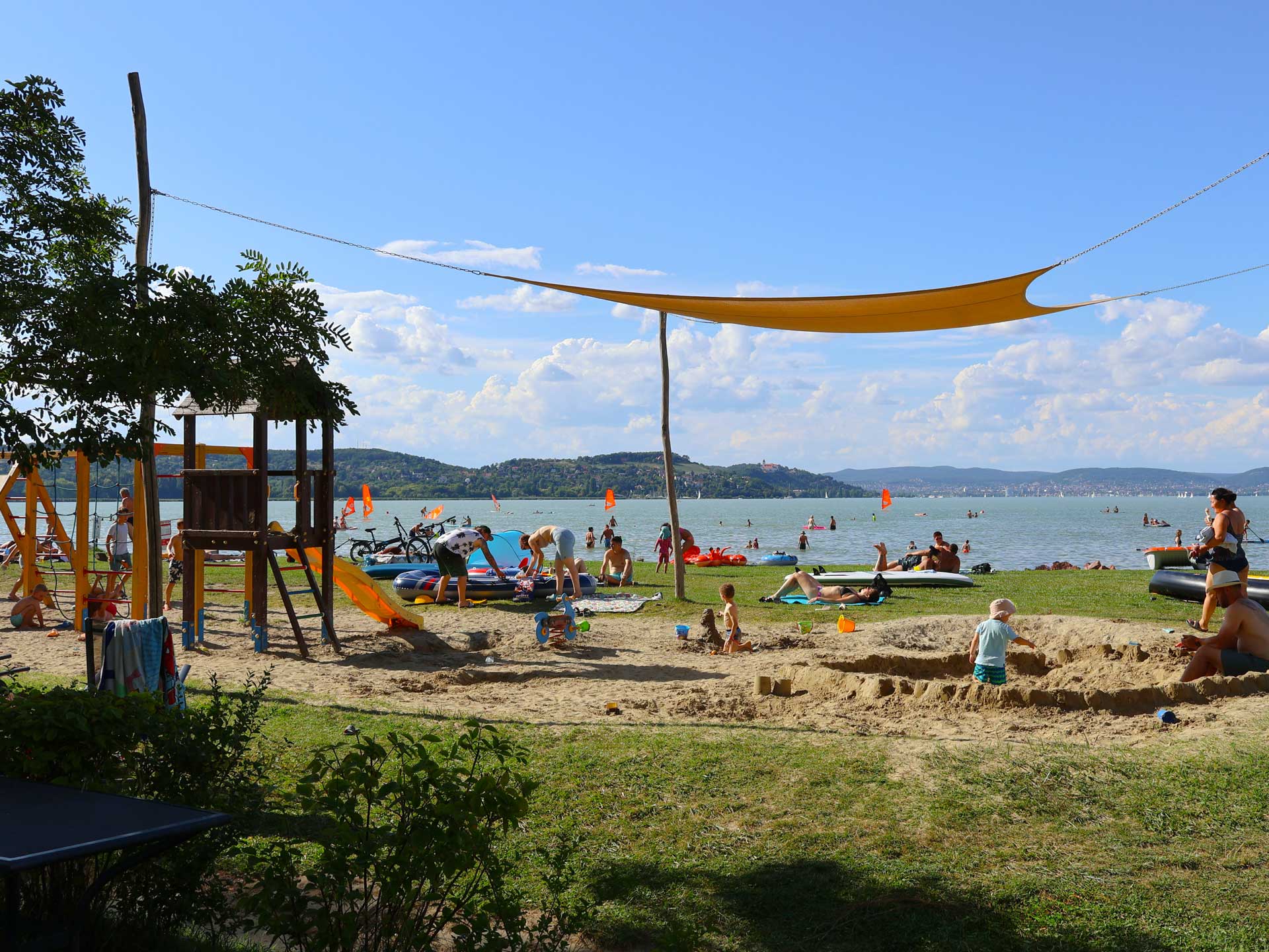 csaladbarat-nyaralas-balaton-mirabella-camping-strand-1 Családbarát nyaralás Mirabella Camping Zamárdi