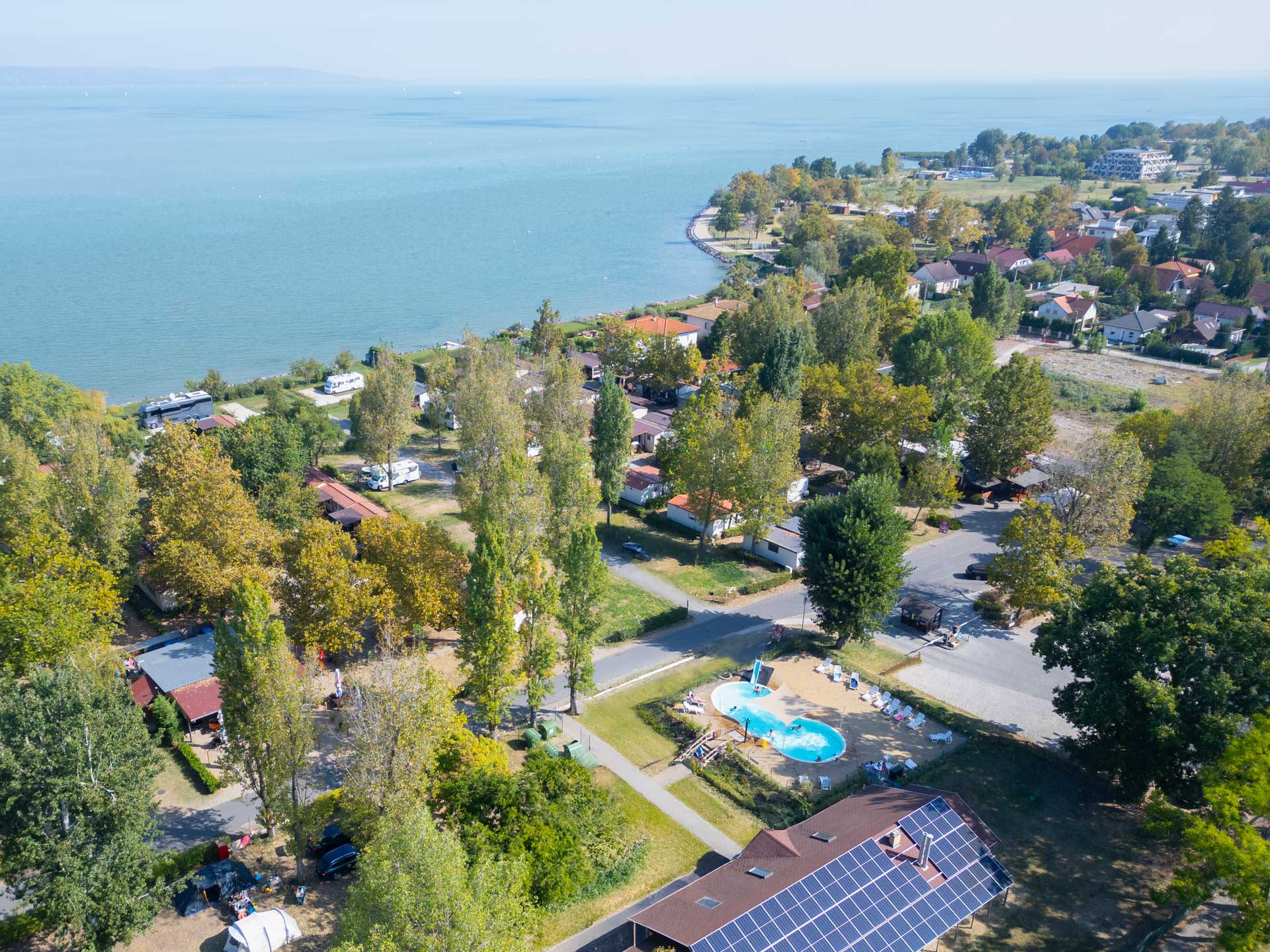 kemping Balaton Zamárdi Mirabella Camping lakókocsi sátor apartman