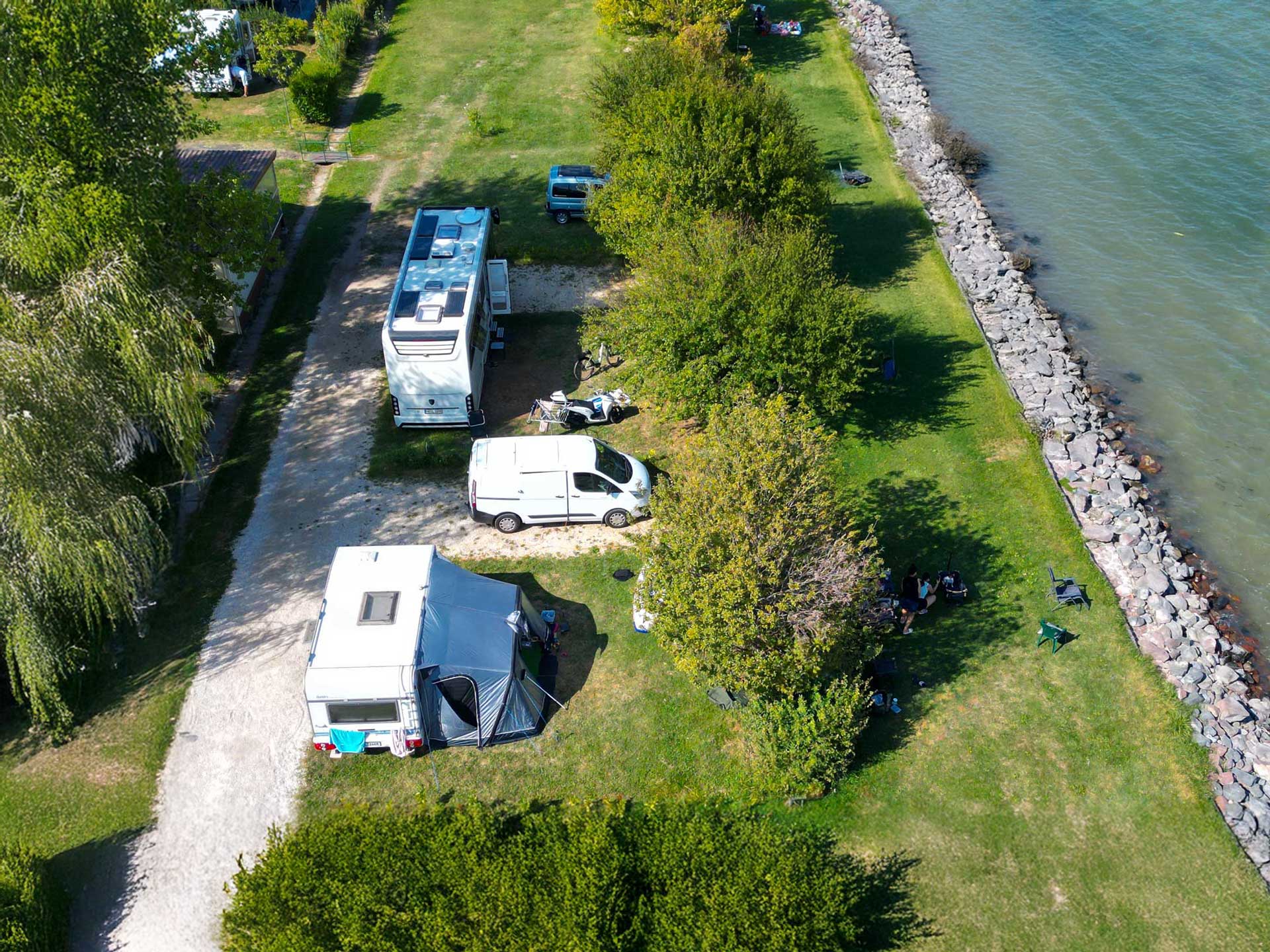 parcella lakókocsi Balaton kemping strandparcella