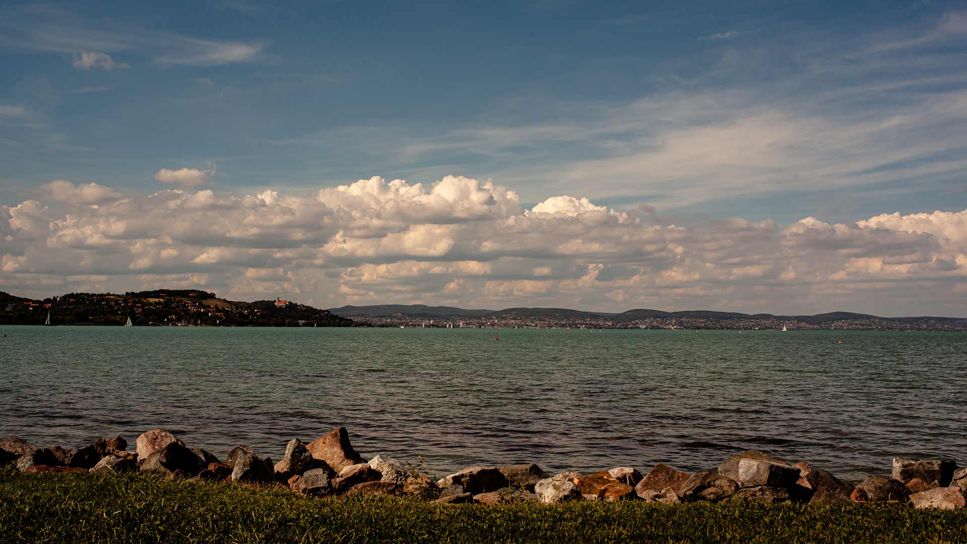 Romantischer Panoramablick auf Tihany vom Privatstrand des Mirabella Camping