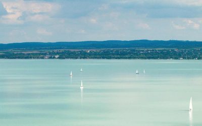 Segelboote auf dem Balaton – ein wunderschöner Anblick!